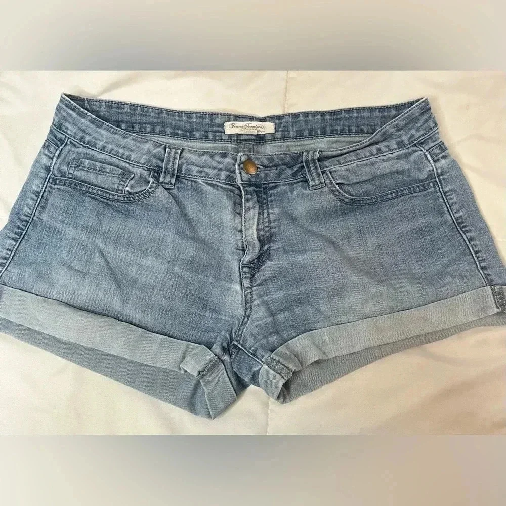 Forever 21 Blue Jean Medium Wash Cuffed Stretch Womens Denim Shorts